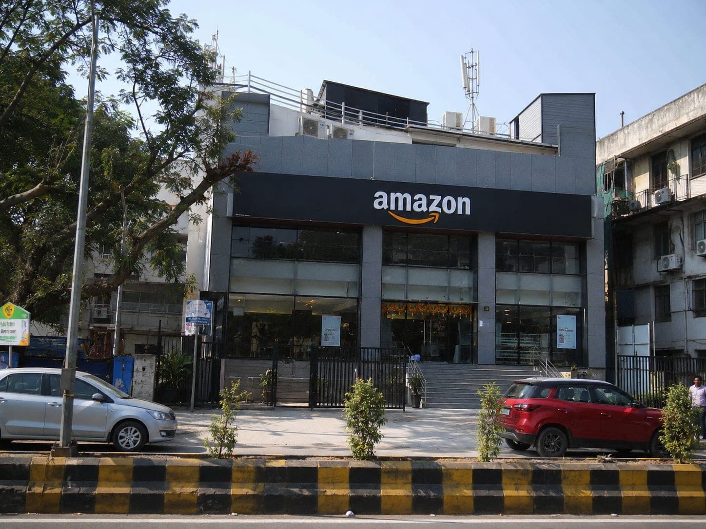 Pre-Leased Amazon Property for Sale in Dahisar West Mumbai | ₹10 Cr | High ROI Investment