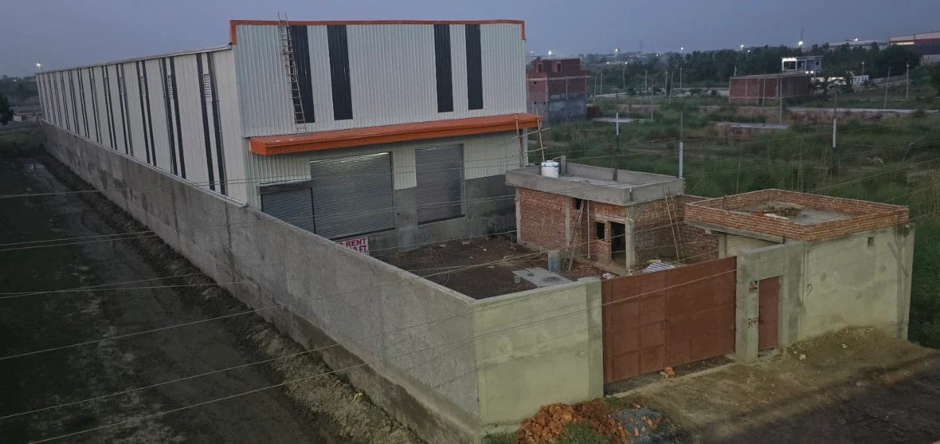 Industrial Warehouse for Rent | 22,000 Sq Ft Built-Up | 32 Ft Clear Height | 2 Docks — warehouse in Dadri