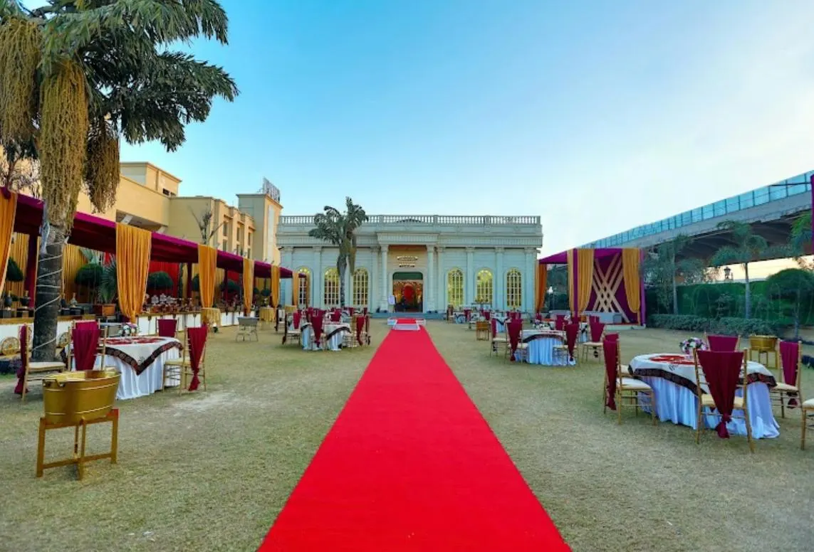 Premium Banquet Property for Rent | 2.5 Acres | 3 Halls, 6 Rooms & Lawns | ₹25 Lakh - Image 1