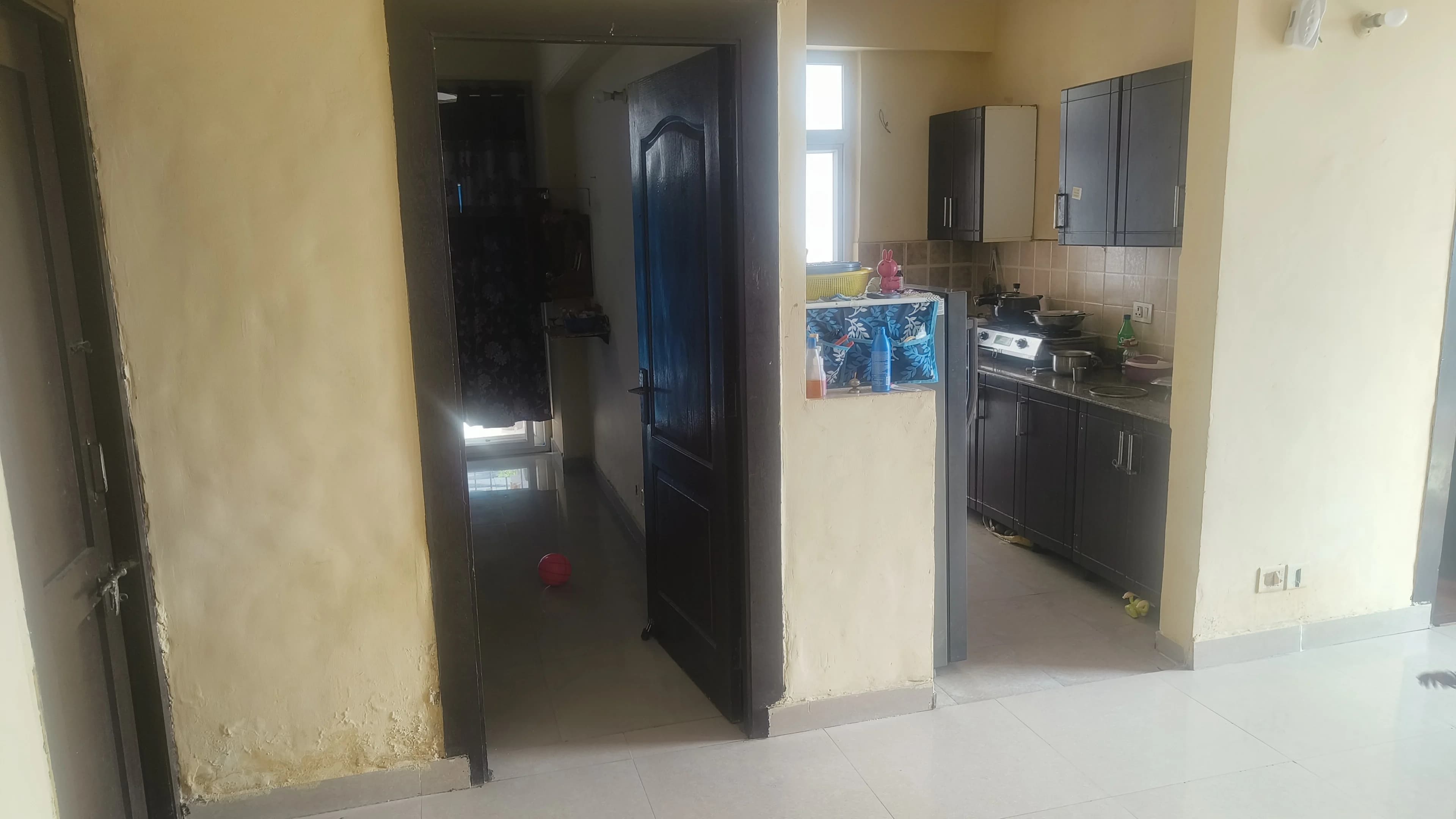 2 BHK Flat for Sale in Amrapali Empire, Crossings Republik, Ghaziabad | 720 Sq Ft Carpet Area | 3 Balconies | ₹80 Lakh - Image 1